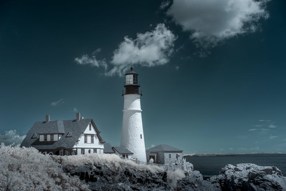 A stunning image of the Portland Head Light, situated on the picturesque shoreline of Cape Elizabeth, Maine, overlooking the refreshing Atlantic Ocean.